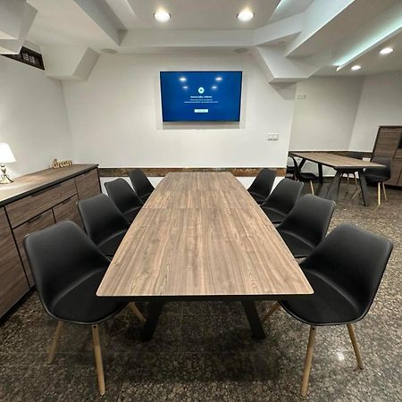 Хотел Аврора Haskovo Bagian luar foto